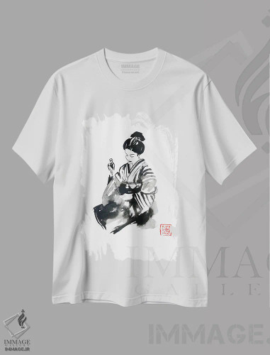 تیشرت سفید طرح دار گیشا در حال دوخت، دکور آسیایی اثر پِشان | فروشگاه ایماژ