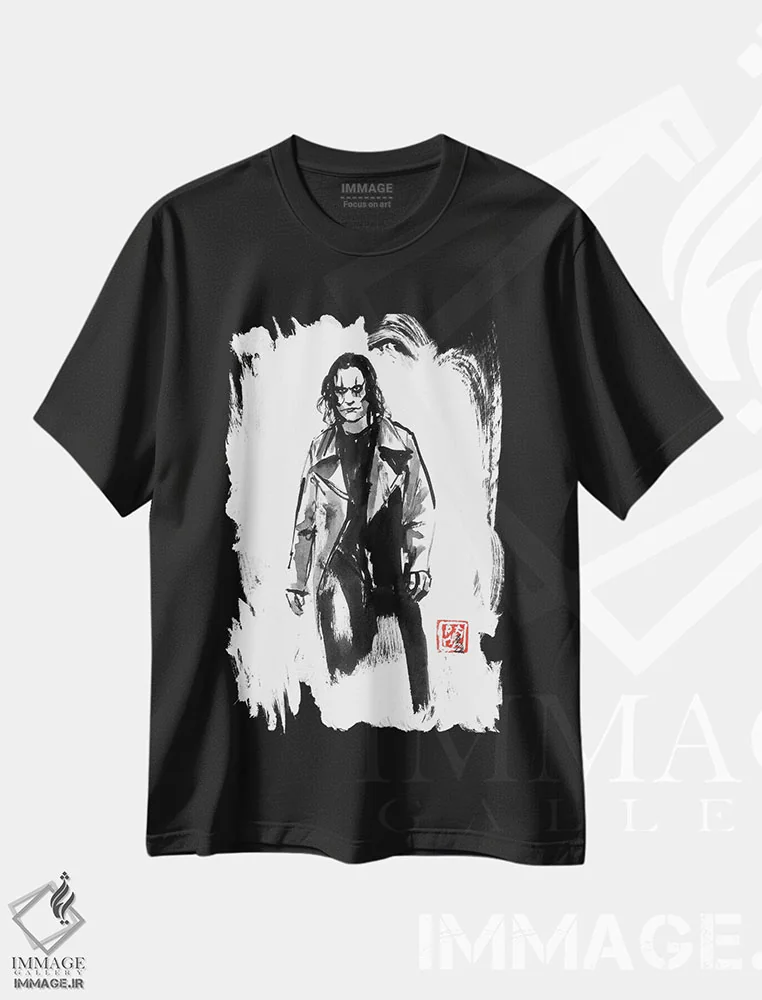 تیشرت مشکی طرح دار کلاغ در حال راه رفتن، نقاشی و تصویرگری سیاه و سفید اثر پِشان | فروشگاه ایماژ