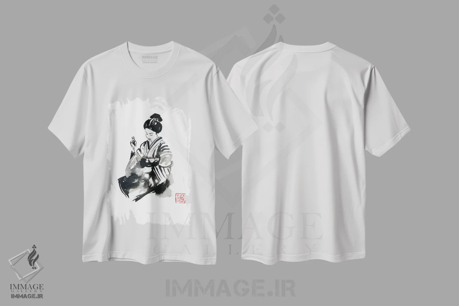 تیشرت سفید طرح دار گیشا در حال دوخت، دکور آسیایی اثر پِشان | فروشگاه ایماژ