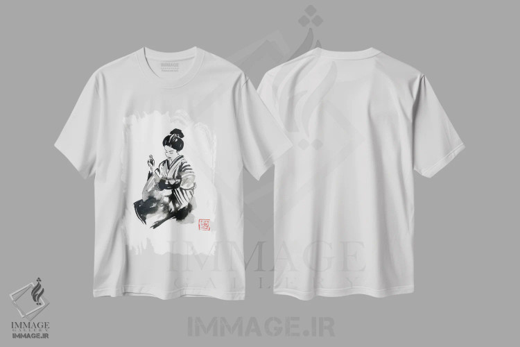 تیشرت سفید طرح دار گیشا در حال دوخت، دکور آسیایی اثر پِشان | فروشگاه ایماژ