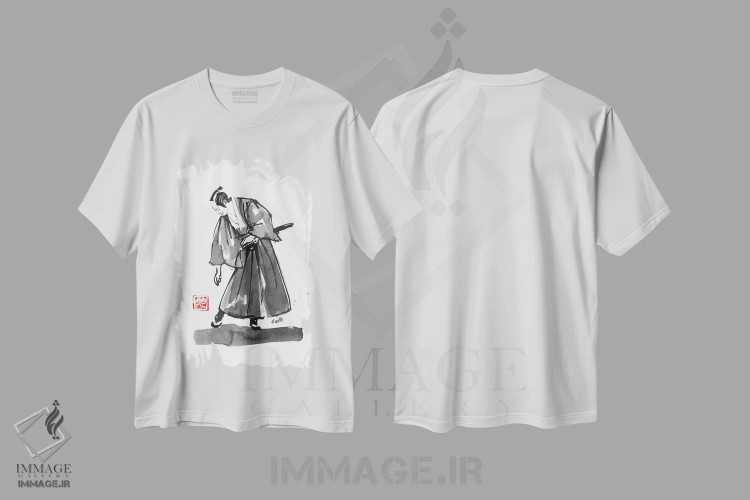 تیشرت سفید طرح دار سامورایی در حال بررسی زوری خود، دکور آسیایی اثر پِشان | فروشگاه ایماژ