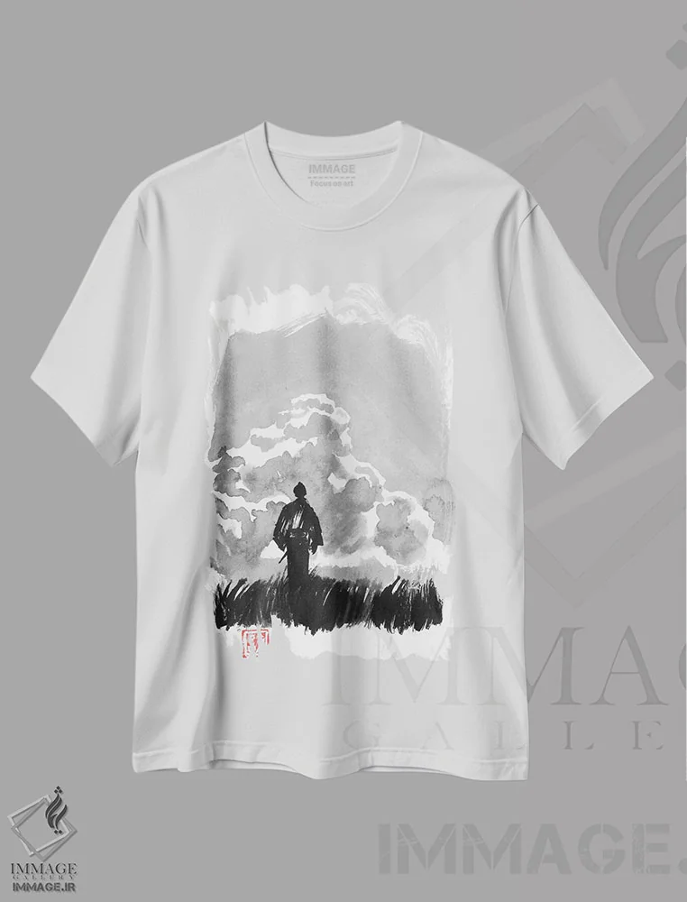 تیشرت سفید طرح دار سامورایی در دشت، دکور آسیایی اثر پِشان | immage.ir