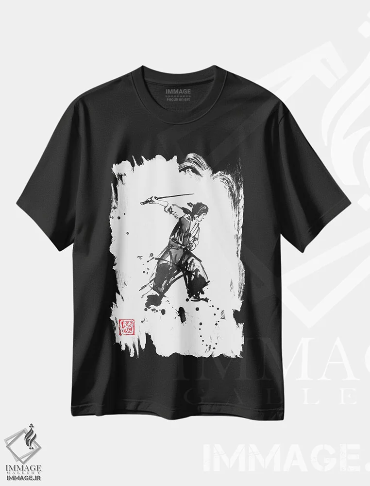 تیشرت مشکی طرح دار سامورایی در حال بریدن، دکور آسیایی اثر پِشان | فروشگاه ایماژ