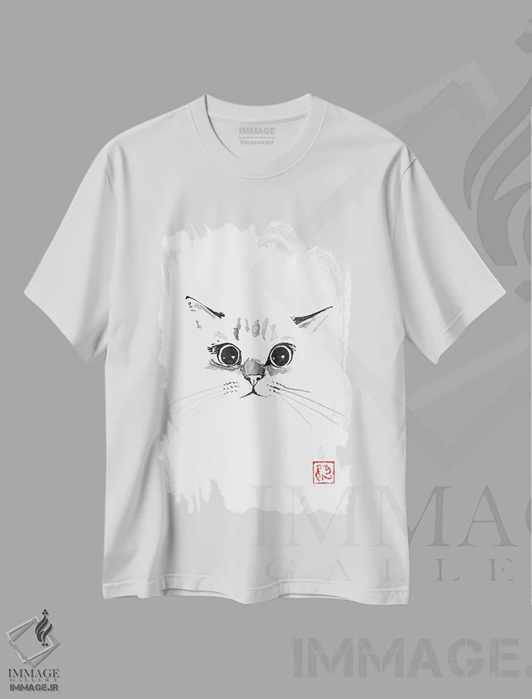 تیشرت سفید طرح دار گربه با چشم های بزرگ، مدیوم اثر پِشان | immage.ir