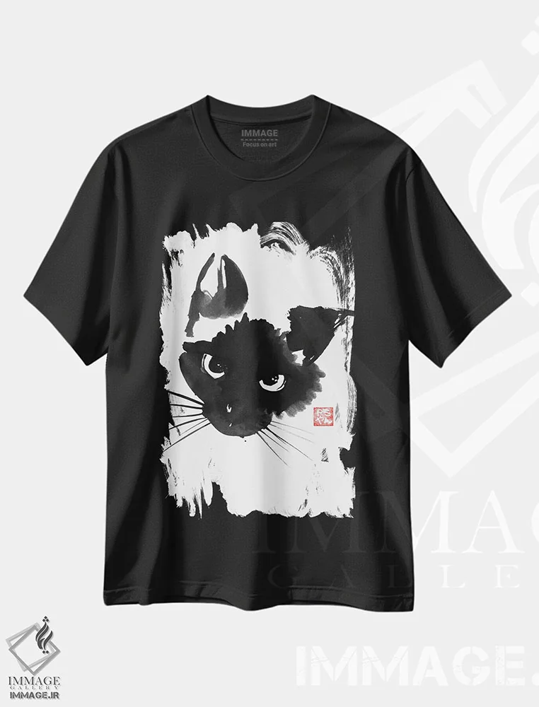 تیشرت مشکی طرح دار گربه سیامی بدخلق، هنر تزئینی سیاه و سفید اثر پِشان | immage.ir
