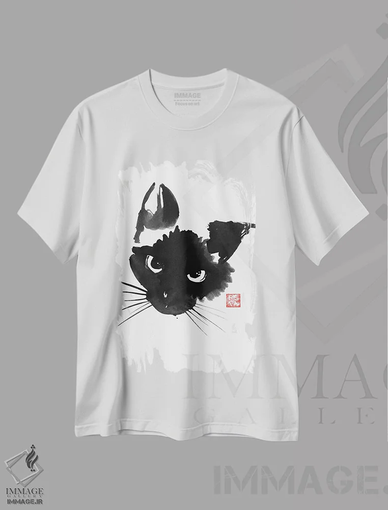 تیشرت سفید طرح دار گربه سیامی بدخلق، هنر تزئینی سیاه و سفید اثر پِشان | فروشگاه ایماژ