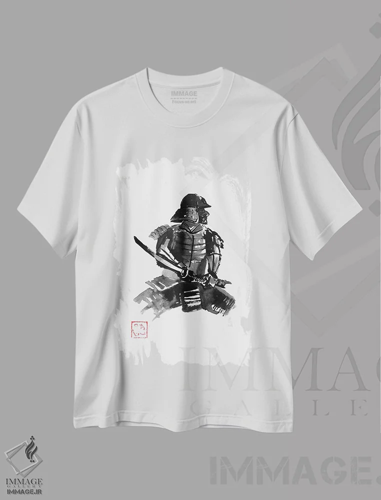 تیشرت سفید طرح دار سامورایی در زره، دکور آسیایی اثر پِشان | فروشگاه ایماژ
