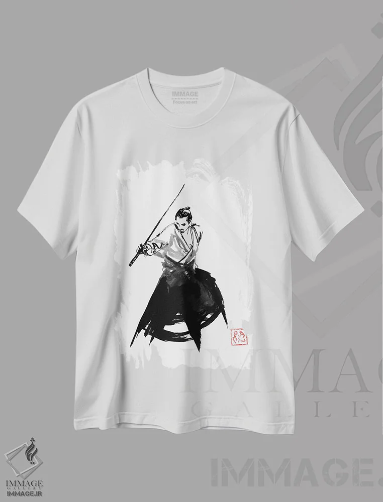 تیشرت سفید طرح دار نبرد آغاز شد، دکور آسیایی اثر پِشان | immage.ir