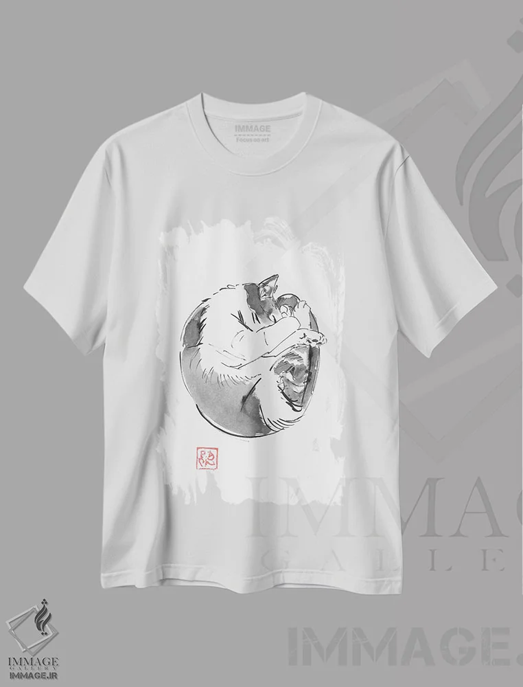 تیشرت سفید طرح دار گربه گرد، دکور آسیایی اثر پِشان | immage.ir
