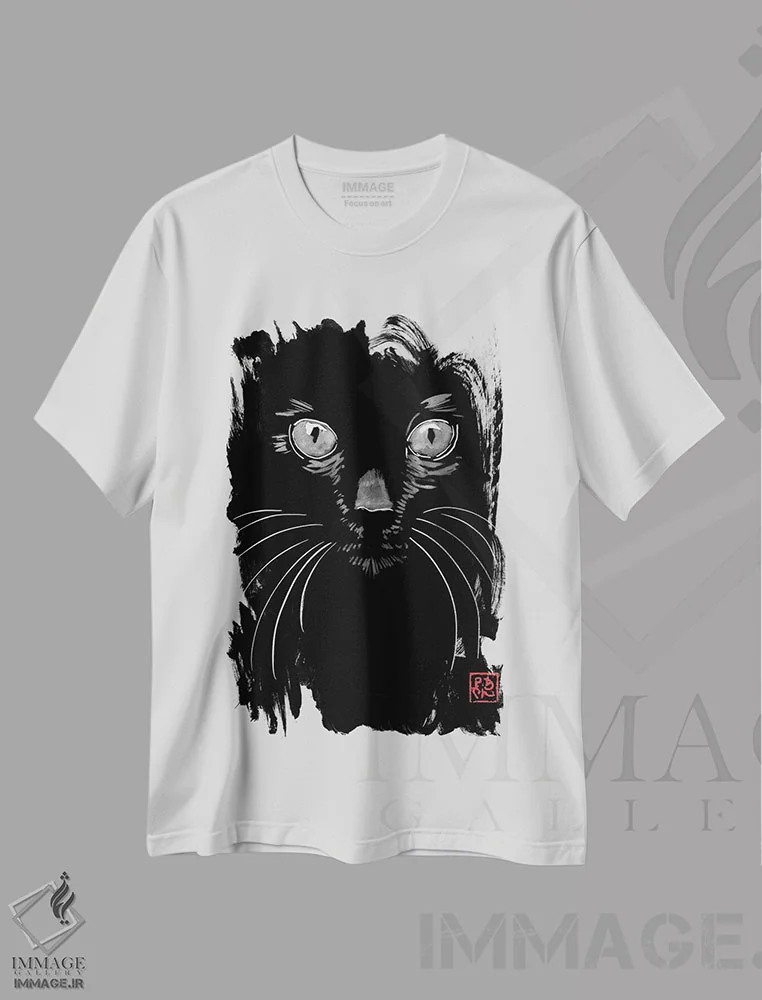 تیشرت سفید طرح دار گربه سیاه در سیاه، تزئینی اثر پِشان | immage.ir