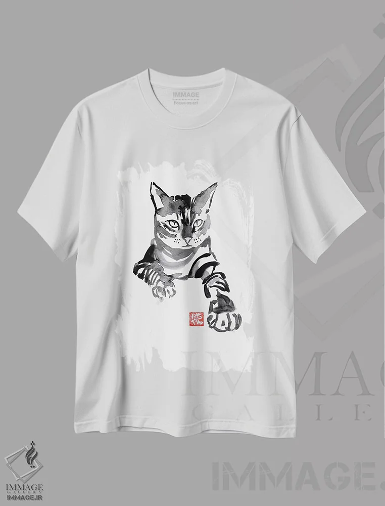 تیشرت سفید طرح دار نصب شده، هنر تزئینی سیاه و سفید اثر پِشان | immage.ir