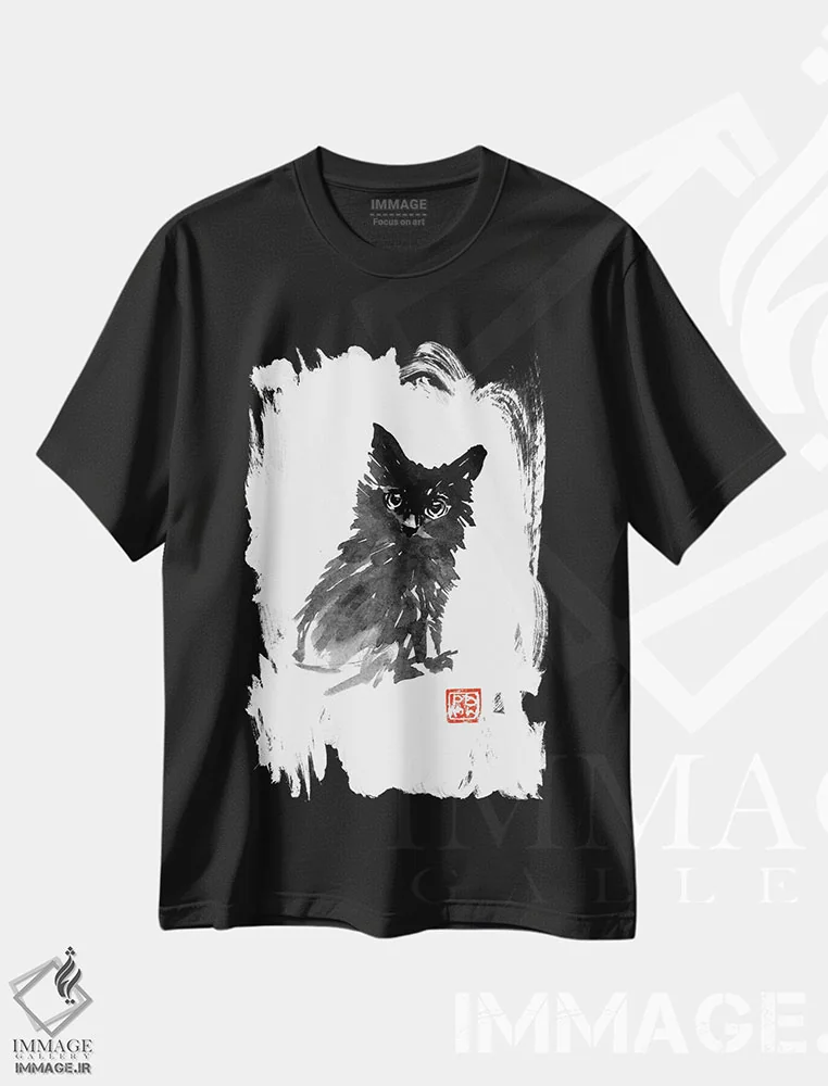 تیشرت مشکی طرح دار گربه سیاه کوچک، هنر تزئینی سیاه و سفید اثر پِشان | immage.ir