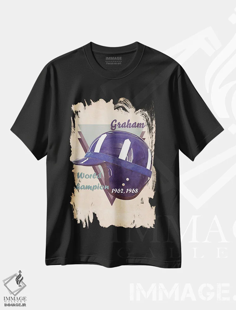 تیشرت مشکی طرح دار کلاه ایمنی رتو گراهام هیل، تزئینی اثر پاپ کالت پوسترز | immage.ir