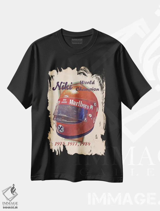 تیشرت مشکی طرح دار کلاه ایمنی رتو نیکی لادا، تزئینی اثر پاپ کالت پوسترز | فروشگاه ایماژ