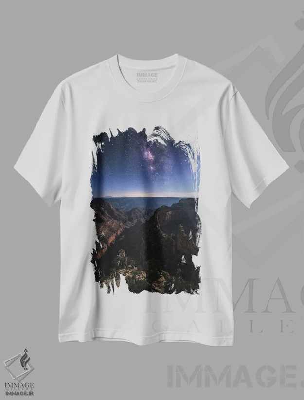 تیشرت سفید طرح دار زیبایی شب، عکاسی فوق واقع گرا اثر پیتر کسکن | فروشگاه ایماژ