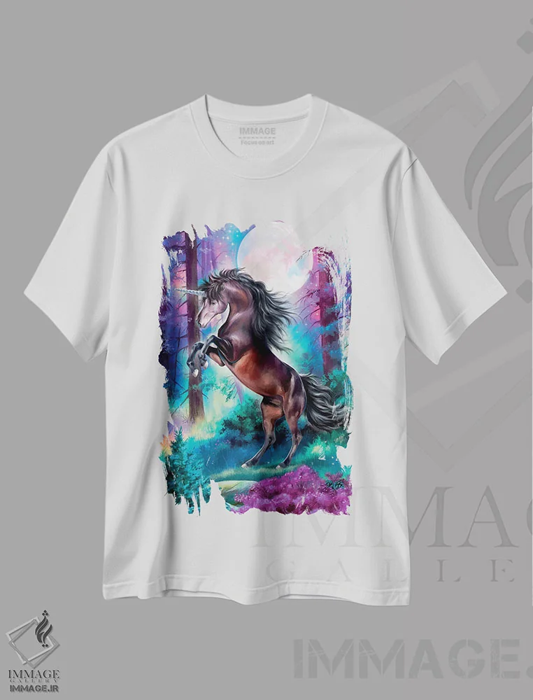 تیشرت سفید طرح دار یونیکورن سیاه، هنر دیجیتال اثر پی.دی. مورنو | immage.ir
