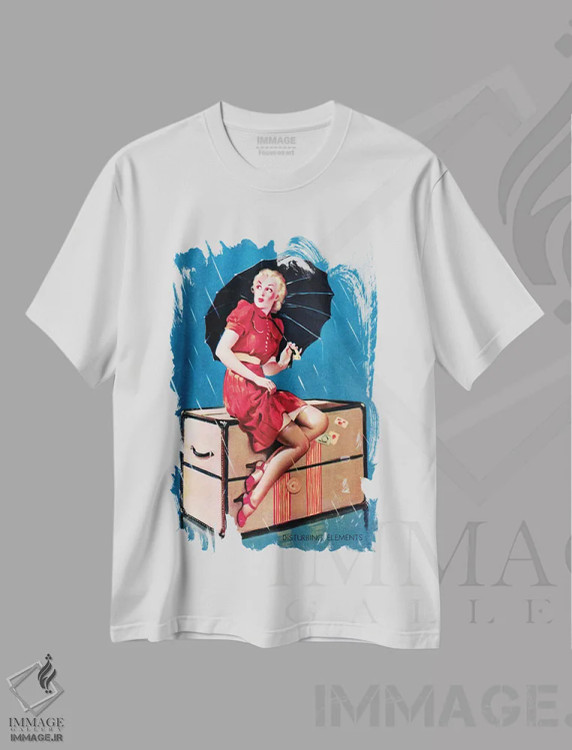 تیشرت سفید طرح دار پین آپ دختری در باران با چتر اثر گیل الوگرن، تزئینی اثر پیدیکس | immage.ir