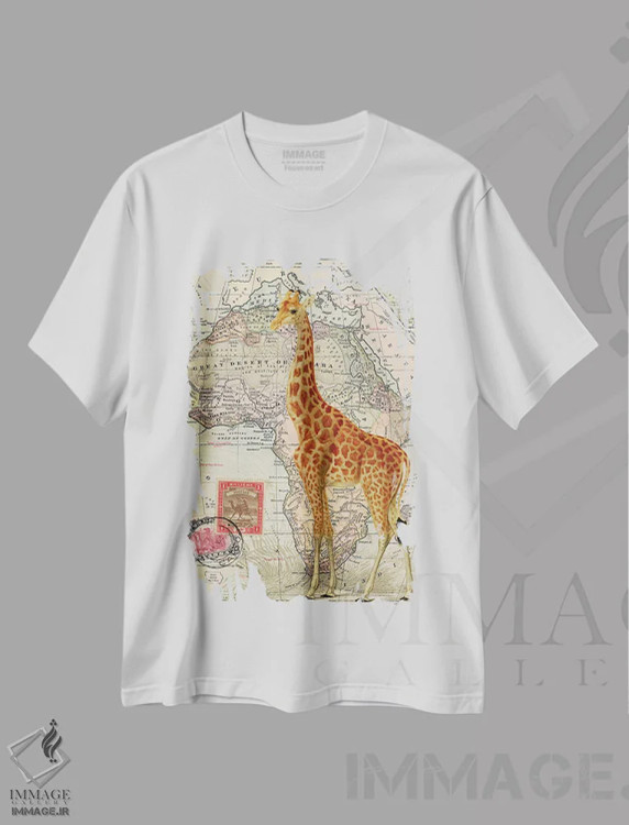 تیشرت سفید طرح دار زرافه بر روی نقشه قدیمی آفریقا، تزئینی اثر پیدیکس | فروشگاه ایماژ