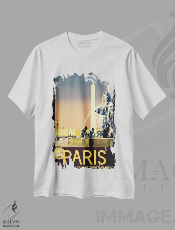 تیشرت سفید طرح دار پوستر سفر پلایس دو لا کُرکورد، پاریس، فرانسه، دهه 1930، تزئینی اثر پیدیکس | immage.ir