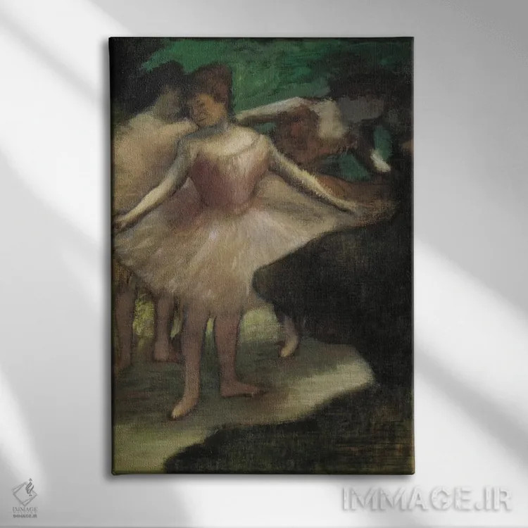 تابلو سه رقصنده با لباس صورتی، ۱۸۸۶ اثر ادگار دگا (نقاش و مجسمهساز فرانسوی) - نمای روبهرو روی دیوار
