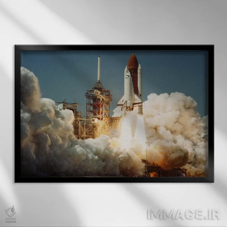 تابلو شاتل فضایی چلنجر در حال پرتاب (۱۹۸۳) اثر ناسا (آژانس فضایی آمریکا) - نمای قابدار مشکی