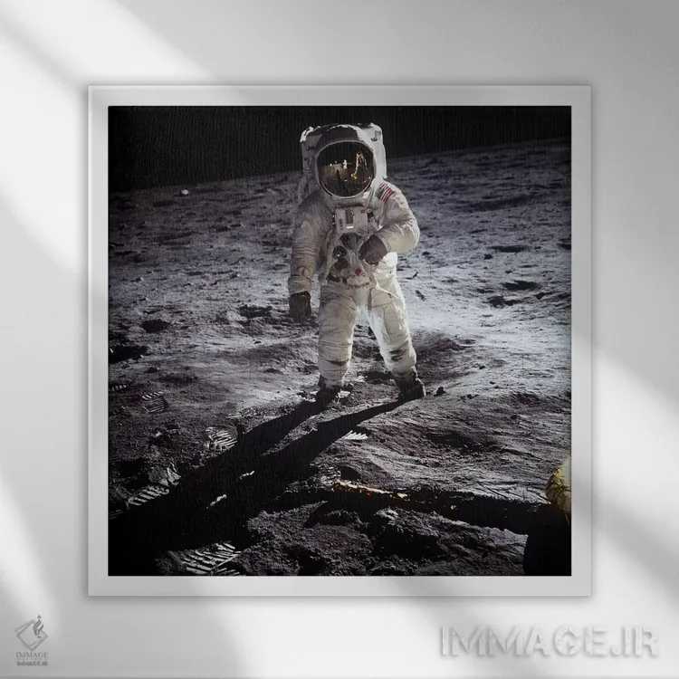 تابلو باز آلدرین، فضانورد ماهپیما اثر ناسا (آژانس فضایی آمریکا) - نمای قابدار سفید