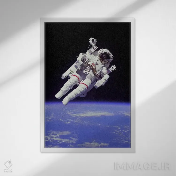 تابلو فضانورد ناسا اثر ناسا (آژانس فضایی آمریکا) - نمای قابدار سفید