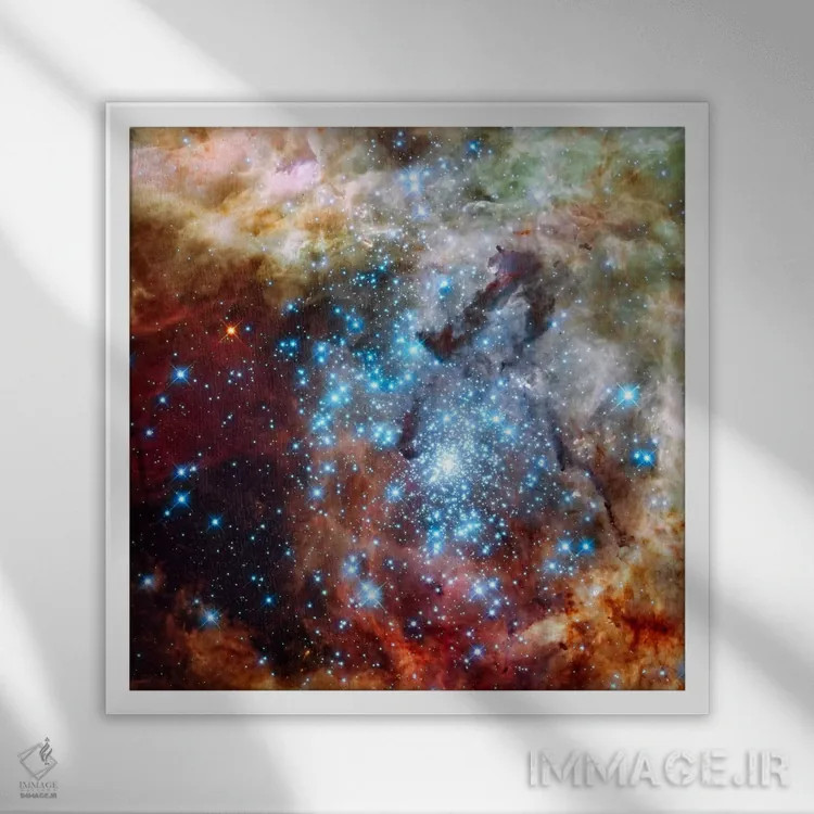 تابلو خوشه ستارهای در مسیر برخورد (تلسکوپ فضایی هابل) اثر ناسا (آژانس فضایی آمریکا) - نمای قابدار سفید