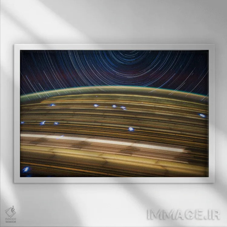 تابلو عکس نوردهی طولانی از ستارهها در فضا ۴ اثر هنرمند ناشناس - نمای قابدار سفید