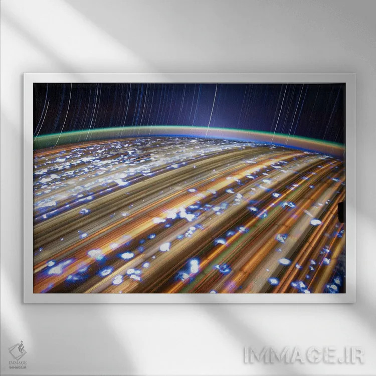 تابلو عکس نوردهی طولانی از ستارهها در فضا ۳ اثر هنرمند ناشناس - نمای قابدار سفید