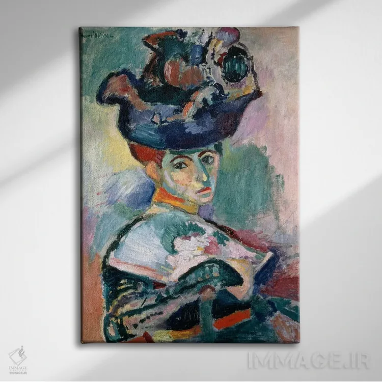 تابلو زن با کلاه (۱۹۰۵) اثر آنری ماتیس - نمای روبهرو روی دیوار