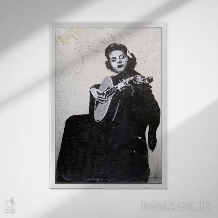 تابلو گیتاریست زن اثر هنرمند ناشناس - نمای قابدار سفید