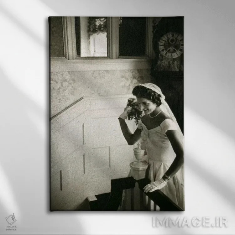 تابلو لباس عروس ژاکلین بوویه (کندی) اثر هنرمند ناشناس - نمای روبهرو روی دیوار