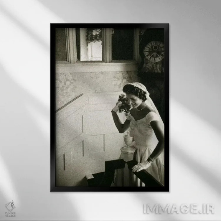 تابلو لباس عروس ژاکلین بوویه (کندی) اثر هنرمند ناشناس - نمای قابدار مشکی