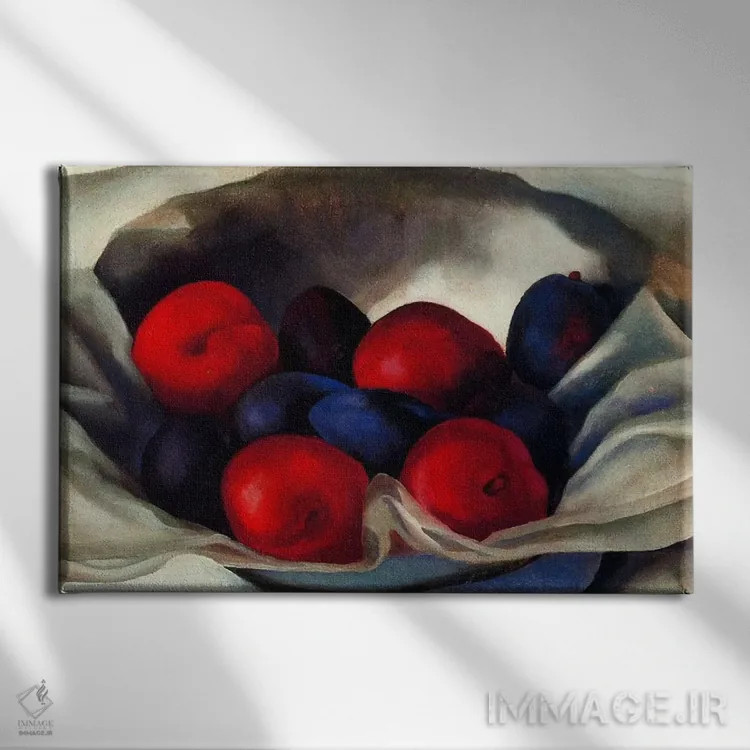 تابلو آلوها اثر جورجیا اوکیف (نقاش آمریکایی مکتب مدرنیسم) - نمای روبهرو روی دیوار