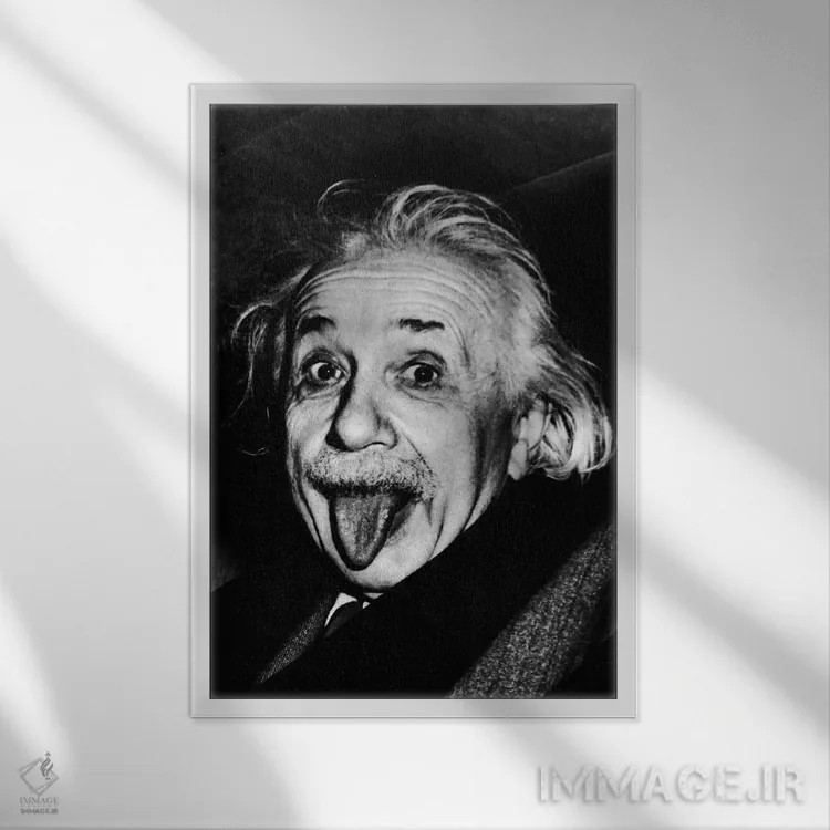 تابلو آلبرت اینشتین، زبان را بیرون آورده اثر آرتور ساس (عکاس) - نمای قابدار سفید