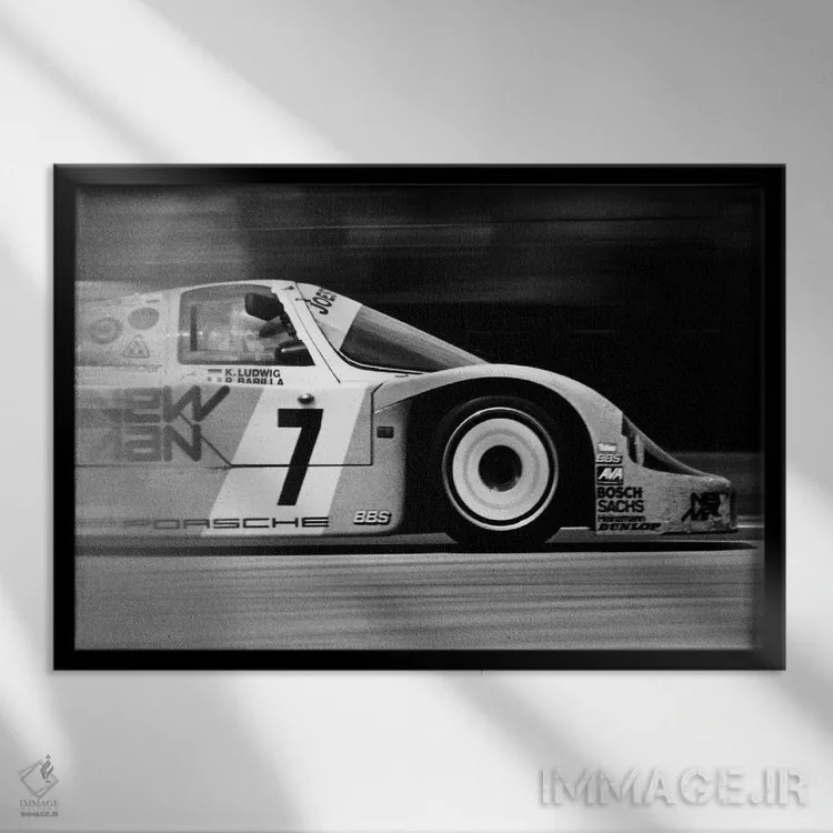 تابلو خودروی مسابقهای پورشه ۹۵۶ اثر هنرمند ناشناس - نمای قابدار مشکی