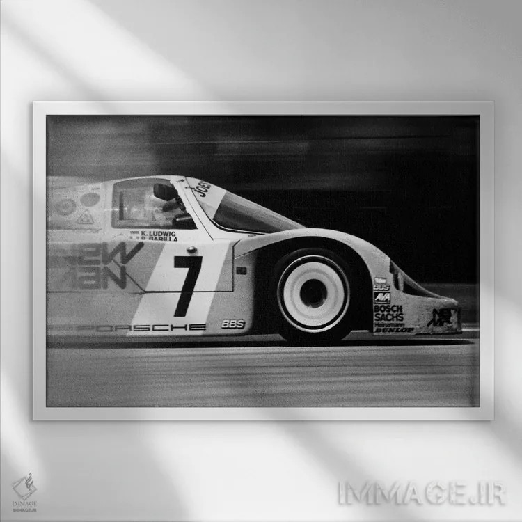 تابلو خودروی مسابقهای پورشه ۹۵۶ اثر هنرمند ناشناس - نمای قابدار سفید