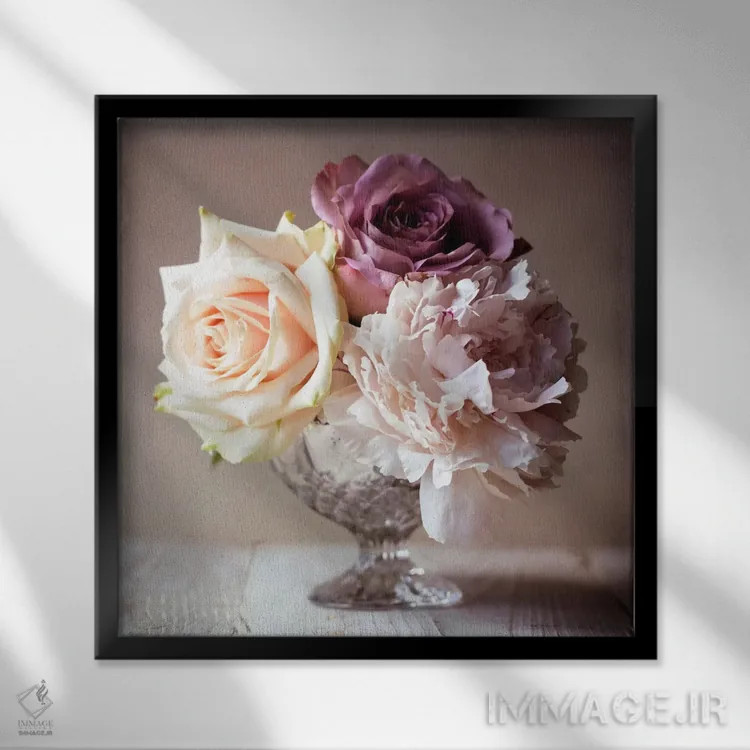 تابلو عکس گلهای قدیمی ۴ اثر سیمپوزیوم دیزاین (استودیوی طراحی) - نمای قابدار مشکی