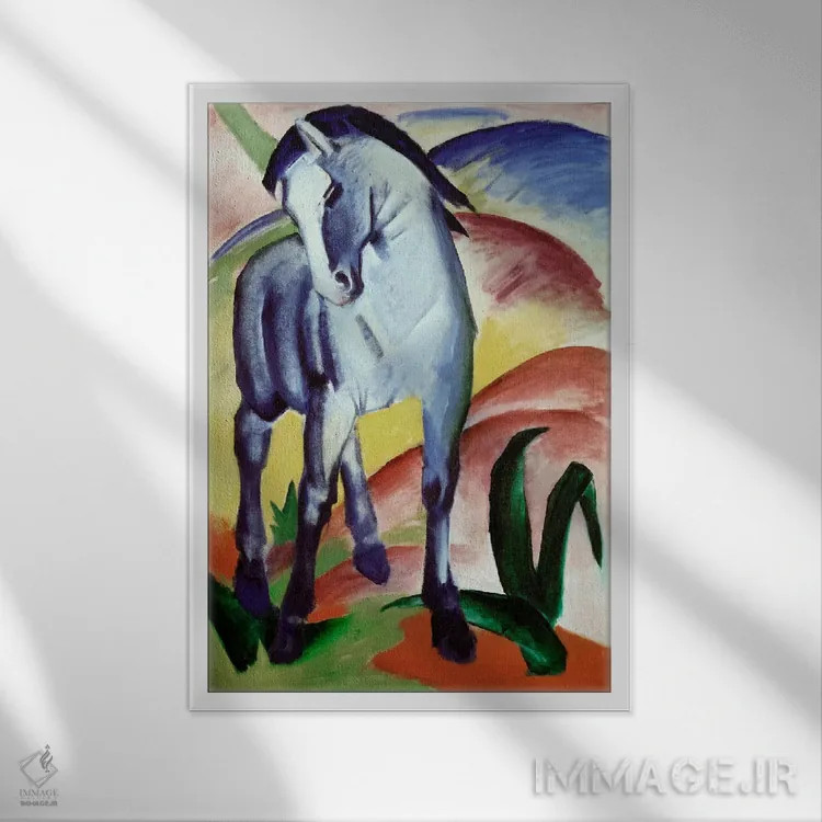 تابلو اسب آبی اثر فرانتس مارک (نقاش اکسپرسیونیست آلمانی) - نمای قابدار سفید