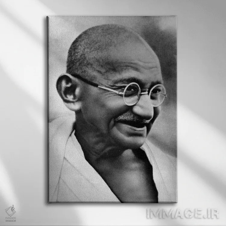 تابلو پرترهٔ گاندی اثر هنرمند ناشناس - نمای روبهرو روی دیوار