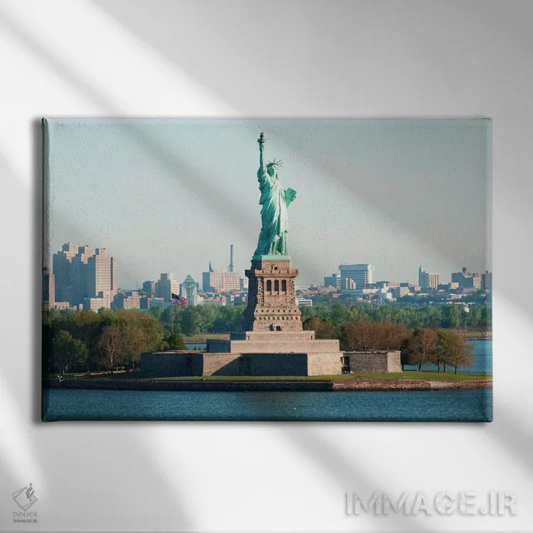 تابلو تندیس آزادی (نیویورک) اثر هنرمند ناشناس - نمای روبهرو روی دیوار