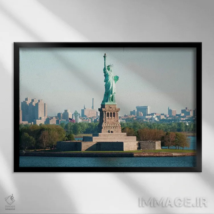 تابلو تندیس آزادی (نیویورک) اثر هنرمند ناشناس - نمای قابدار مشکی
