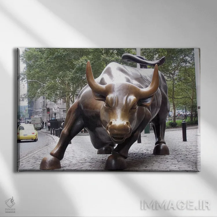 تابلو مجسمه گاو وال استریت اثر هنرمند ناشناس - نمای روبهرو روی دیوار