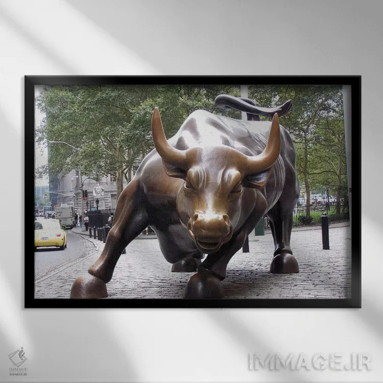 تابلو مجسمه گاو وال استریت اثر هنرمند ناشناس - نمای قابدار مشکی