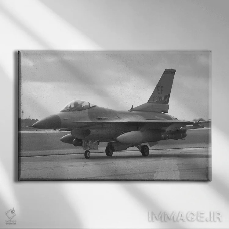 تابلو جنگنده اف-۱۶ اثر هنرمند ناشناس - نمای روبهرو روی دیوار