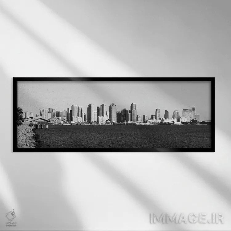 تابلو منظرهٔ گستردهٔ آسماننمای سندیگو (سیاه و سفید) اثر هنرمند ناشناس - نمای قابدار مشکی