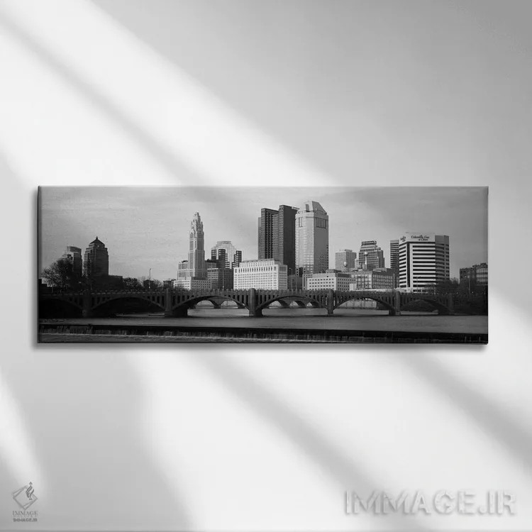 تابلو منظرهٔ گستردهٔ آسماننمای کلمبوس (سیاه و سفید) اثر هنرمند ناشناس - نمای روبهرو روی دیوار