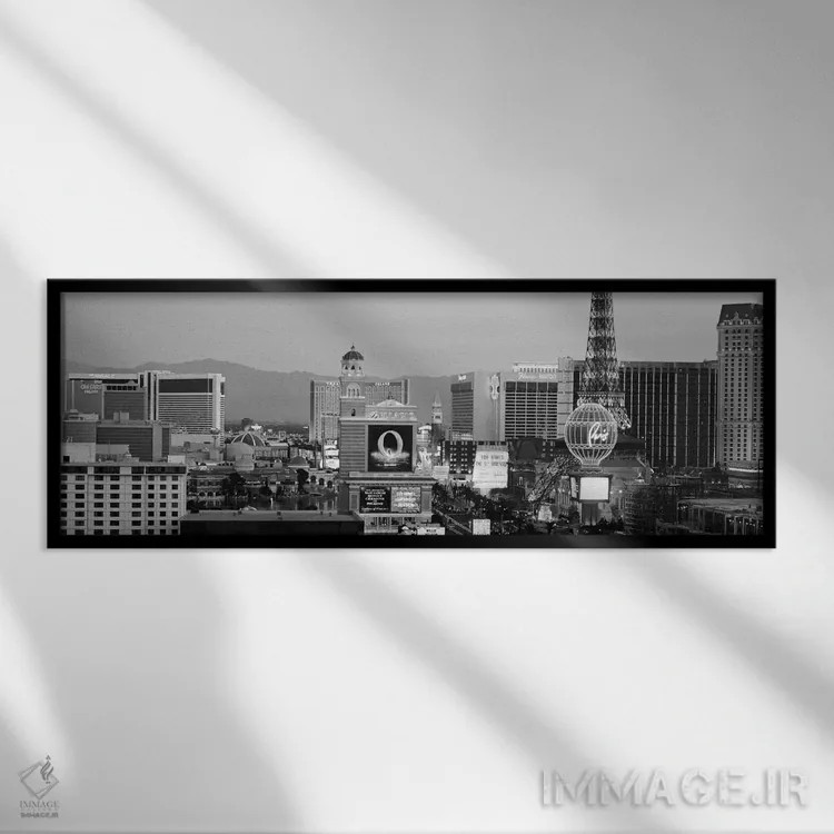 تابلو منظرهٔ گستردهٔ آسماننمای لاسوگاس (سیاه و سفید) اثر هنرمند ناشناس - نمای قابدار مشکی