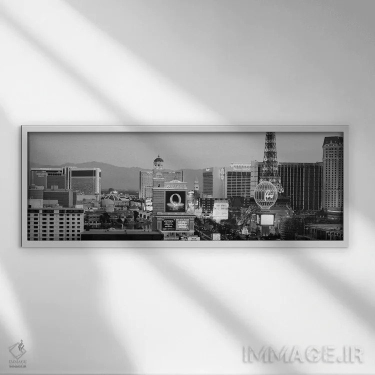 تابلو منظرهٔ گستردهٔ آسماننمای لاسوگاس (سیاه و سفید) اثر هنرمند ناشناس - نمای قابدار سفید